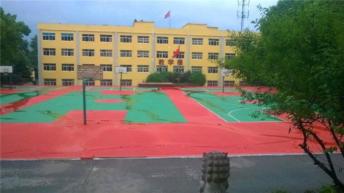 東湖光電學(xué)校籃球場(chǎng)